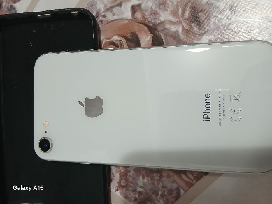 Vand iphone 8 in stare buna