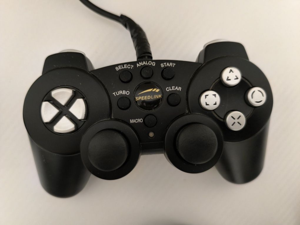 Playstation 2 / Два контролера / Две игри / Перфектно състояние!