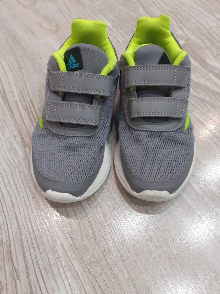 Продавам детски маратонки адидас adidas номер 29 номера