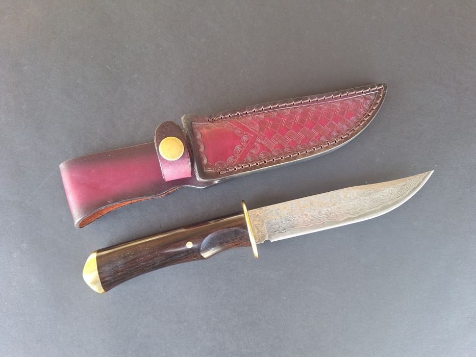 Ловен нож-дамаска стомана VG10 с кожена кания