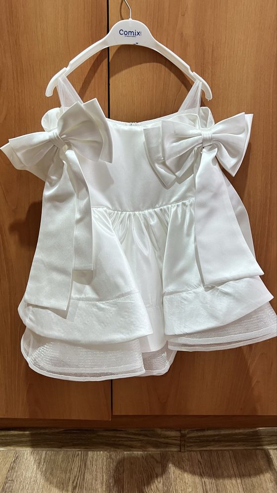 Продам платье на девочку 4-5 лет