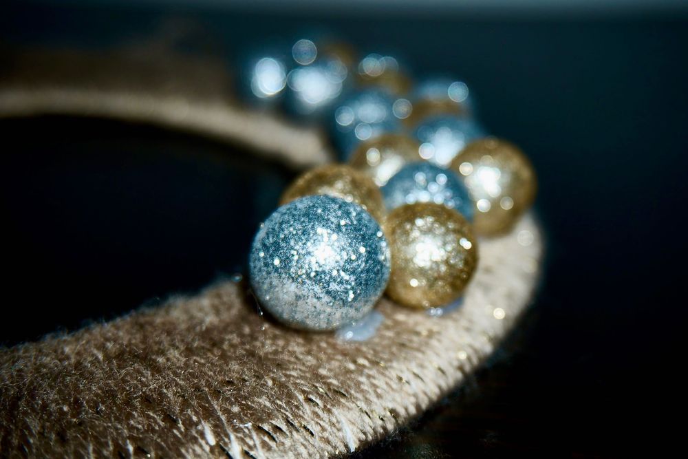 Golden Snow Wreath – Decorațiune handmade de Crăciun
