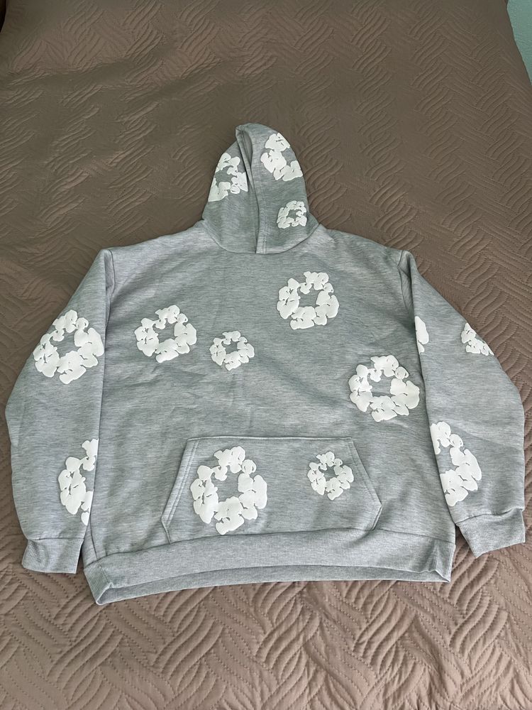 Denim Tears екип и сив суитчер