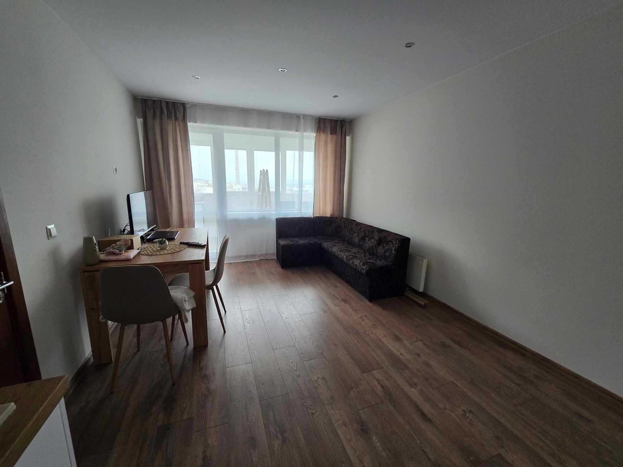 Продава се Двустаен апартамент в Велико Търново, Бузлуджа - 53 кв.м за 1549 €/кв.м - Снимка #1