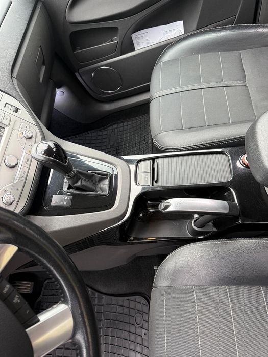Vând Ford Kuga 2012