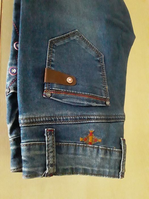 Новые джинсы с этикеткой