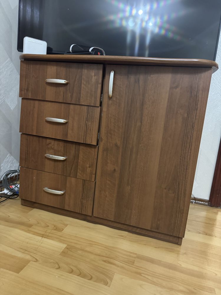 Шкаф платяной и комод в отличном состоянии