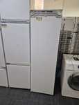 Хладилник за вграждане Electrolux A++ 320 литра