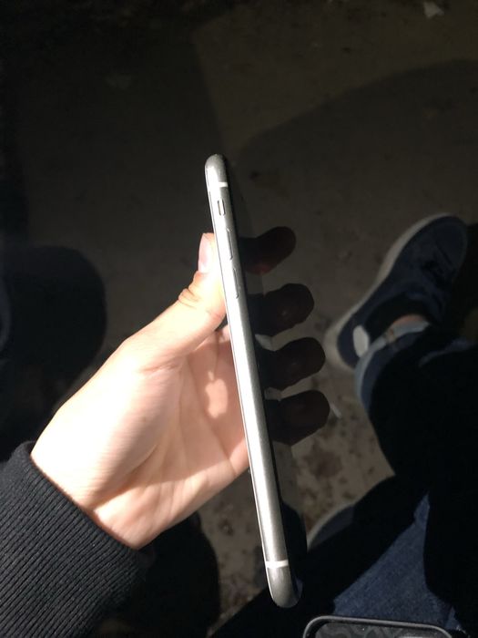 Iphone 11  ozi kamera nakleyka optashisla holasela chroy uchun qoylgan