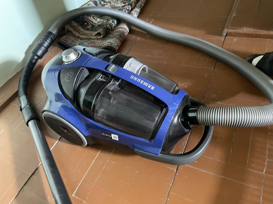 Пылесос SAMSUNG SC8836V36
