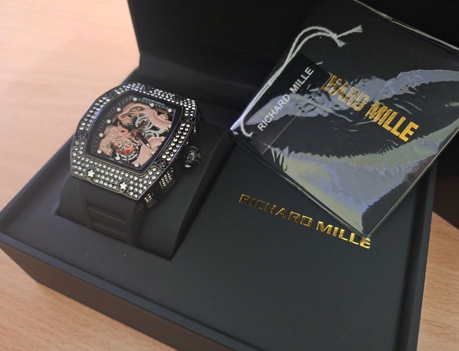 Чисто нов часовник Richard Mille