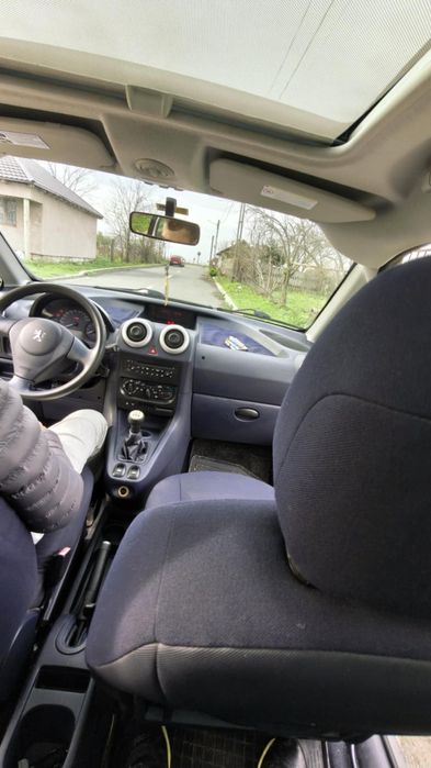 Vând sau Schimb Peugeot 1007 1.4 benzina