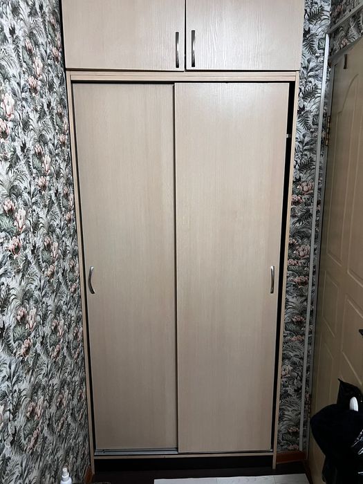 Продам прихожую высота 246, ширина 98х38