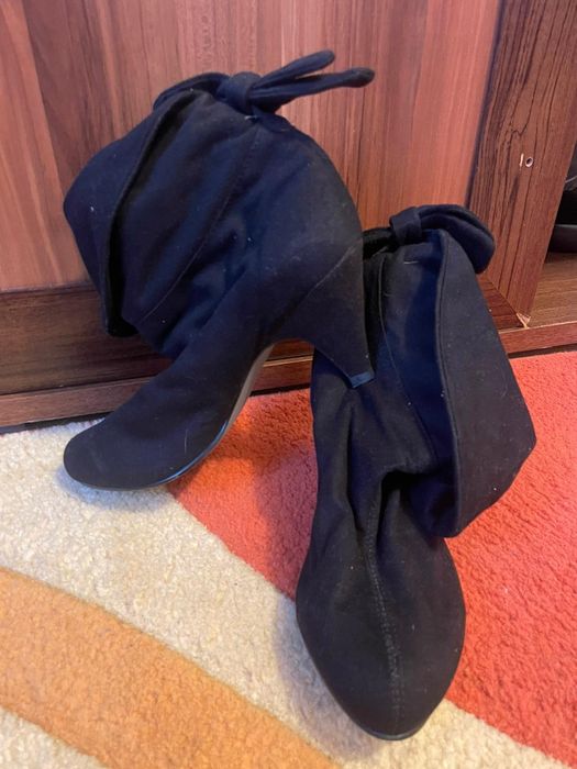 Pantofi cu toc din catifea