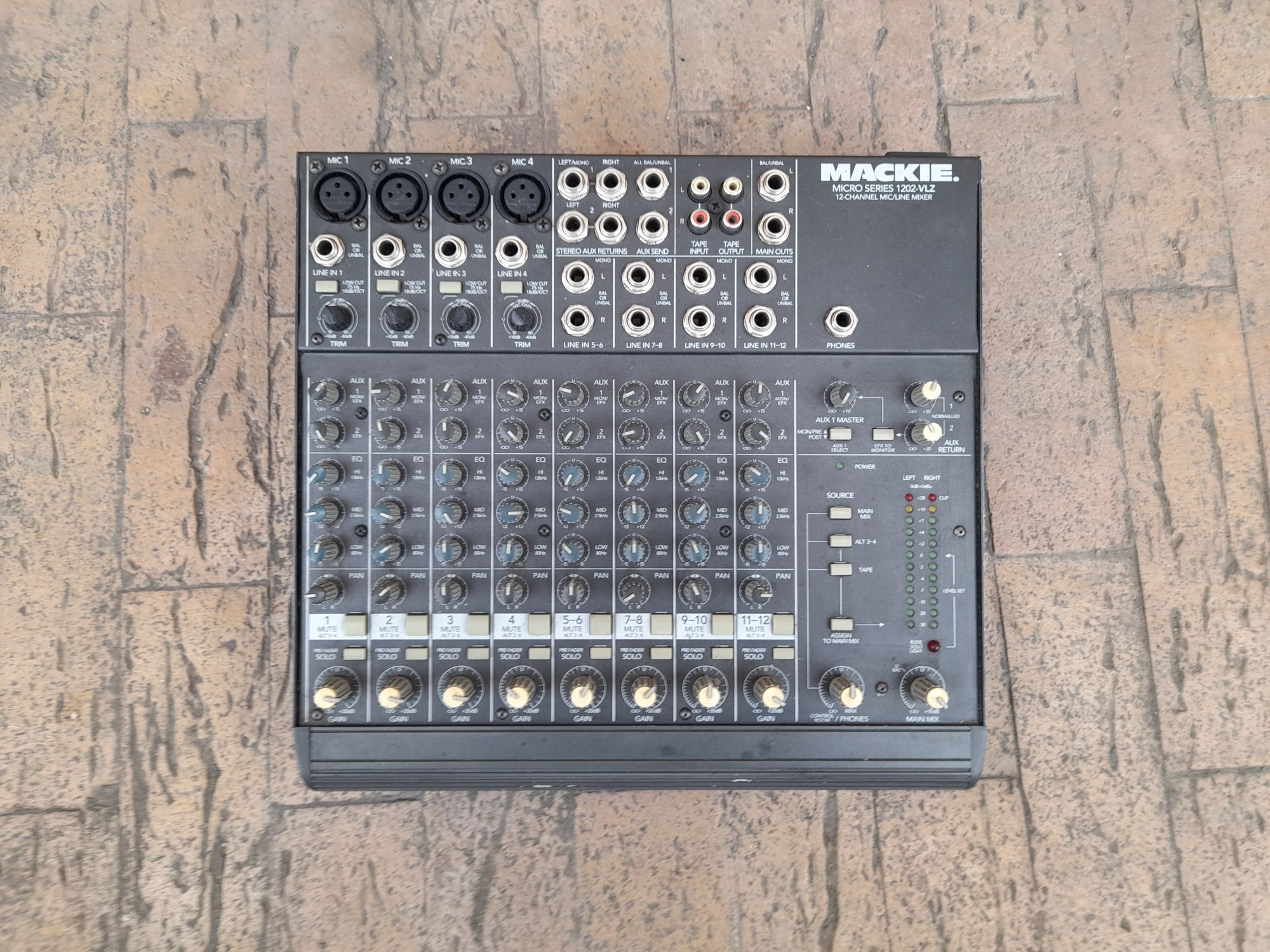 mixer audio Mackie 1202-VLZ  ( instrumente muzicale )