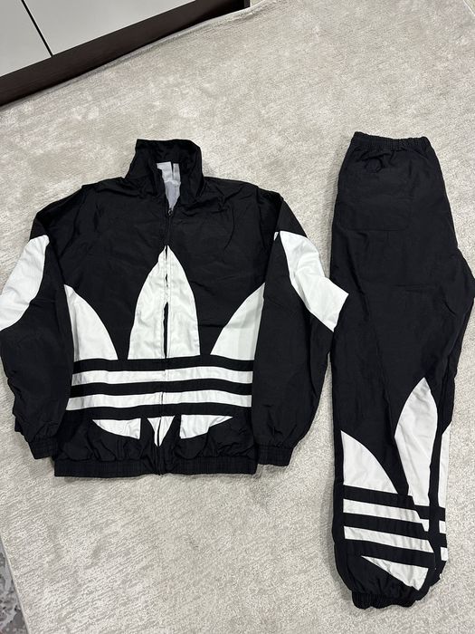 Спортивный костюм adidas