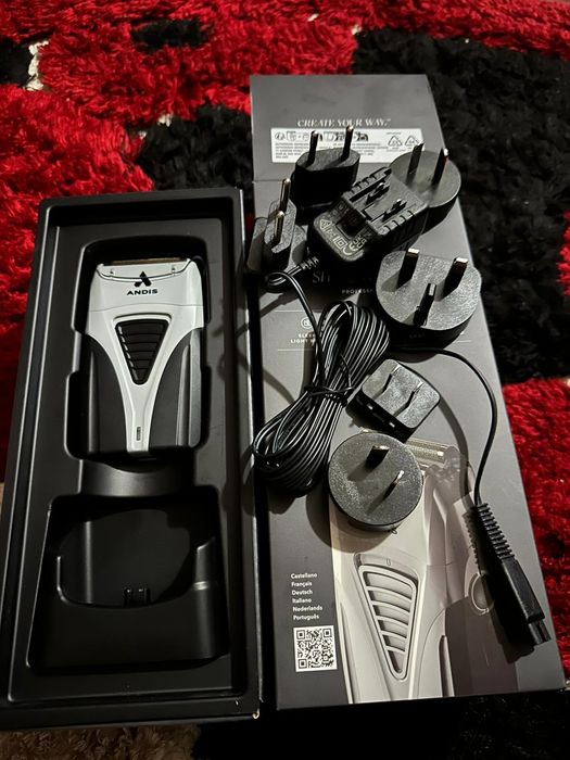 Vând Aparat bărbierit nou