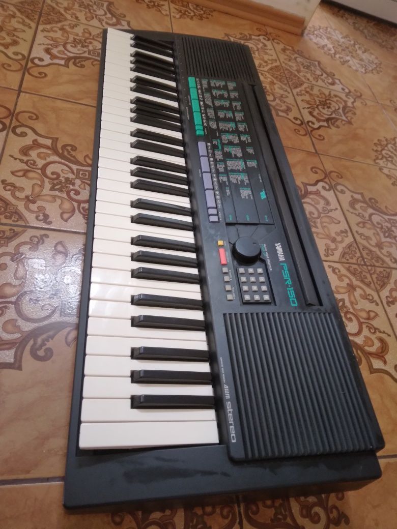 Vând orga/pian Yamaha PSR 150