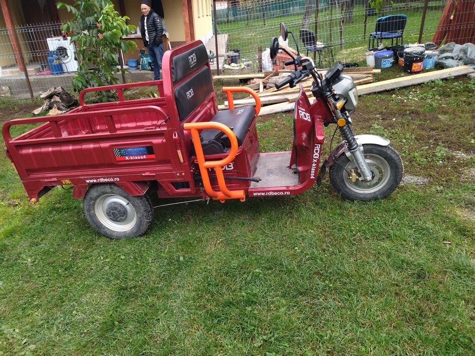 Vând triciclu electric