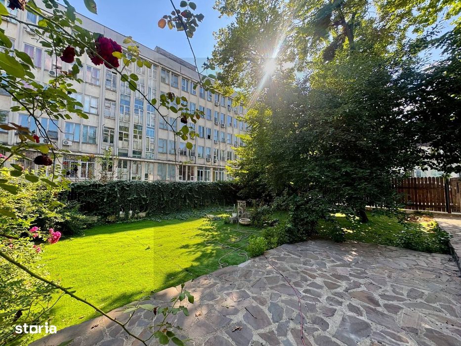 Spre Vânzare Proprietate remarcabilă cu 6 camere în inima Iașului !