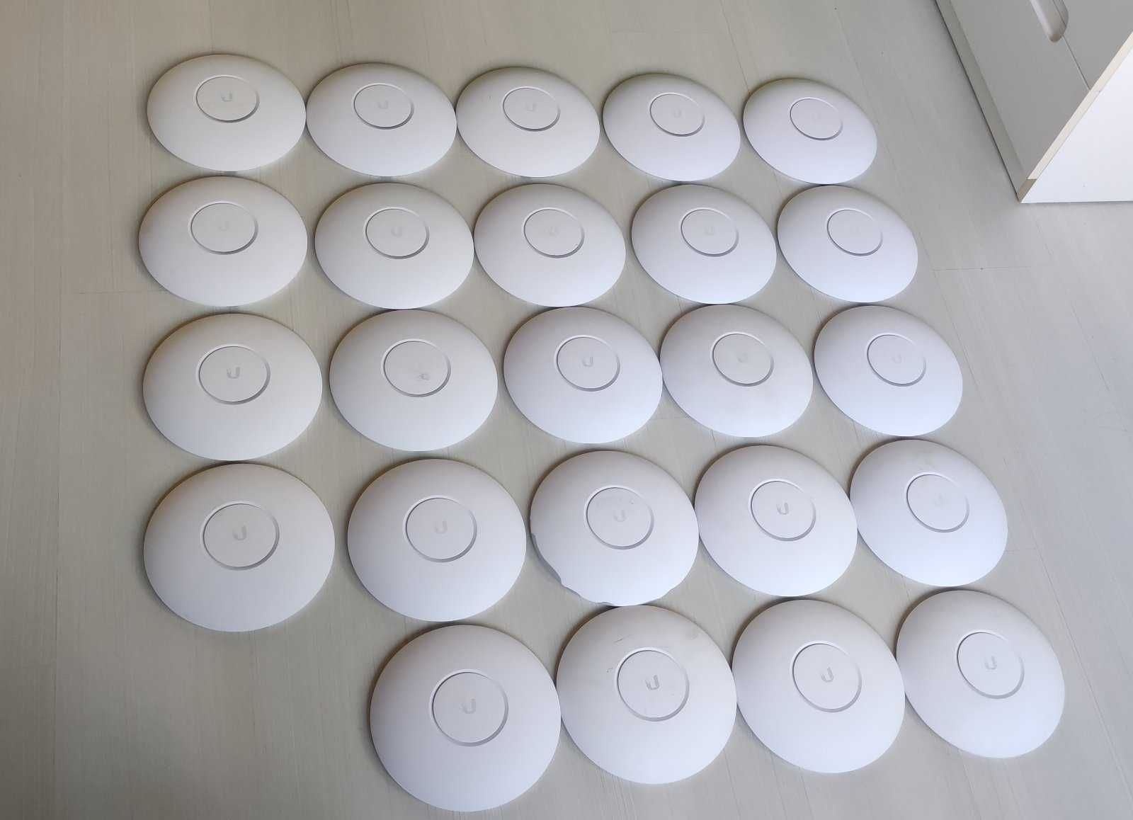 Ubiquiti UniFi UAP-AC-PRO 1300Mbit/s AP със следи от употреба