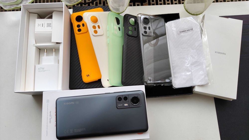 Телефон Xiaomi 12, 8GB/256GB Gray - отличен