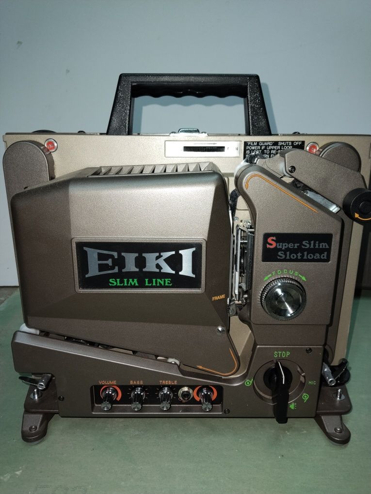 Продаеётся кинопроектор,EIKI,б/у,в отличном состоянии