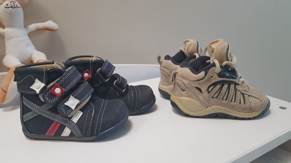 Ортопедические ботиночки и кроссовки на малыша.
