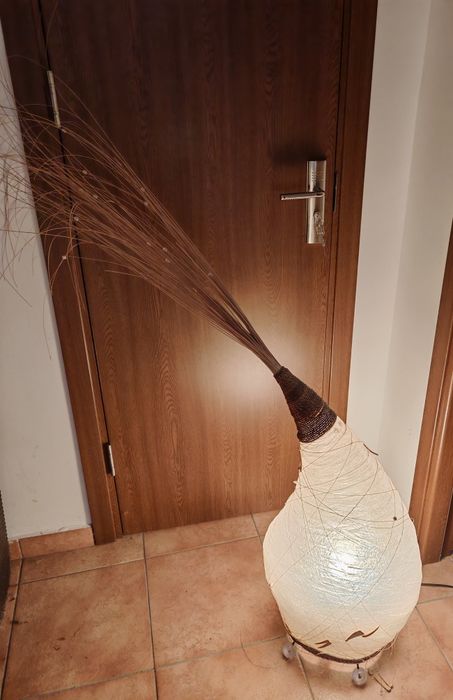 Vand lampa pe picior