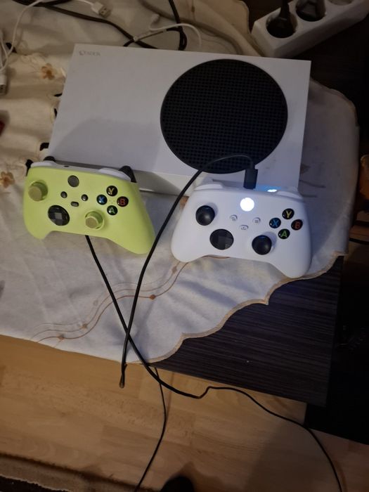 Vând xbox serie s
