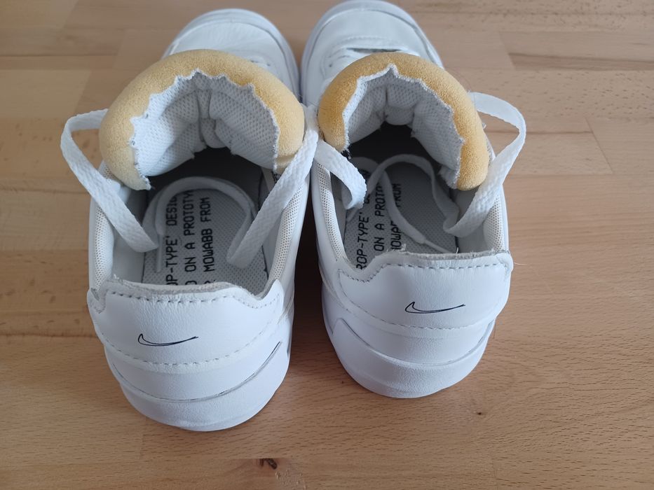 Adidasi Nike din piele