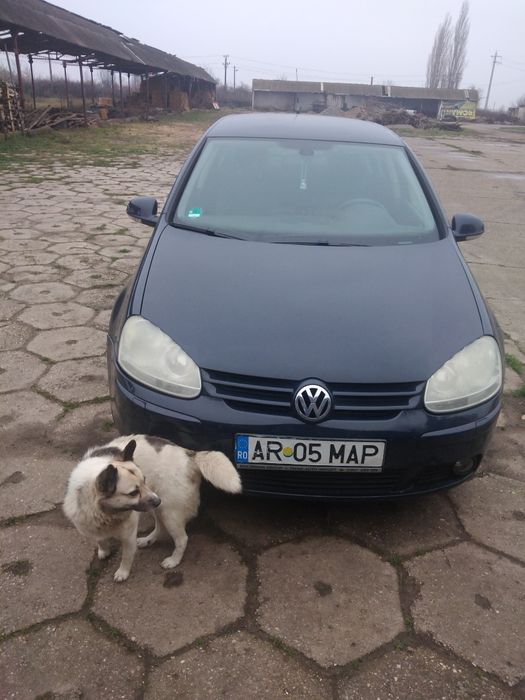 Golf v 2008 motor 1400 benzina. Senzori parcare încălzire scaune etc.