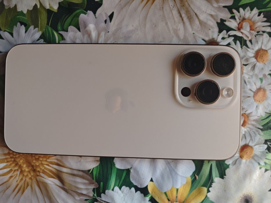 iPhone 16 Pro Max Золотой