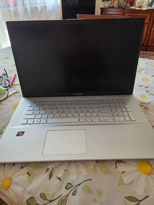 Laptop Gaming Asus Vivobook 17.3" Ryzen 5 7430U 16GB 256GB SSD