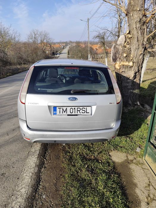 Vând Ford focus 2010 limuzina 1.6 tdci