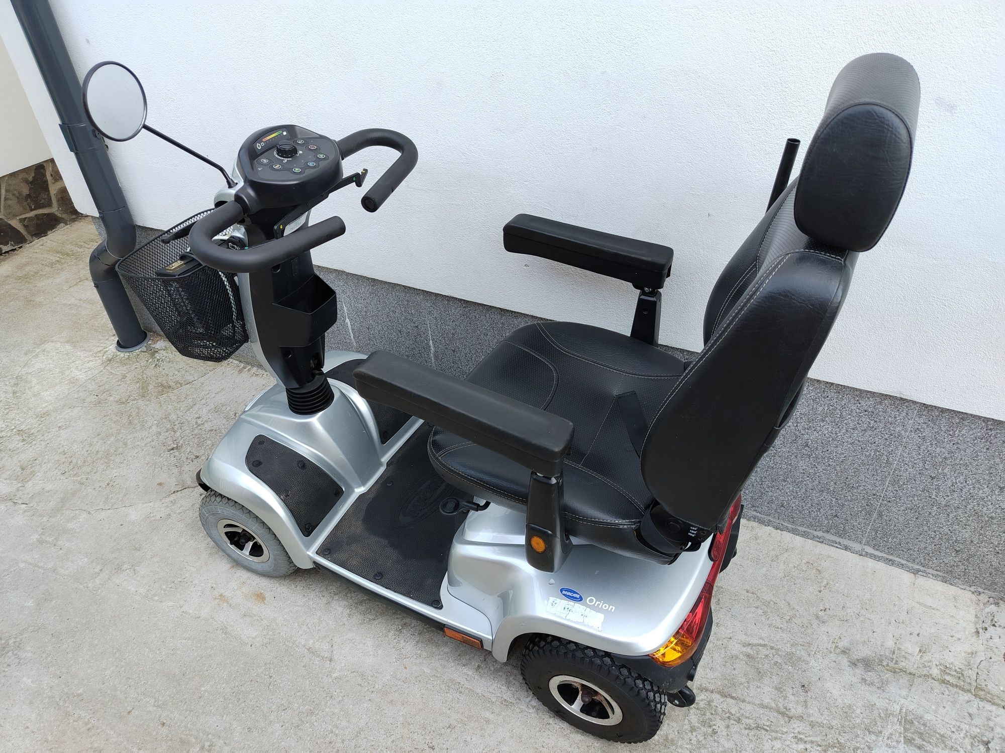 Cărucior scuter electric persoane cu dizabilități
