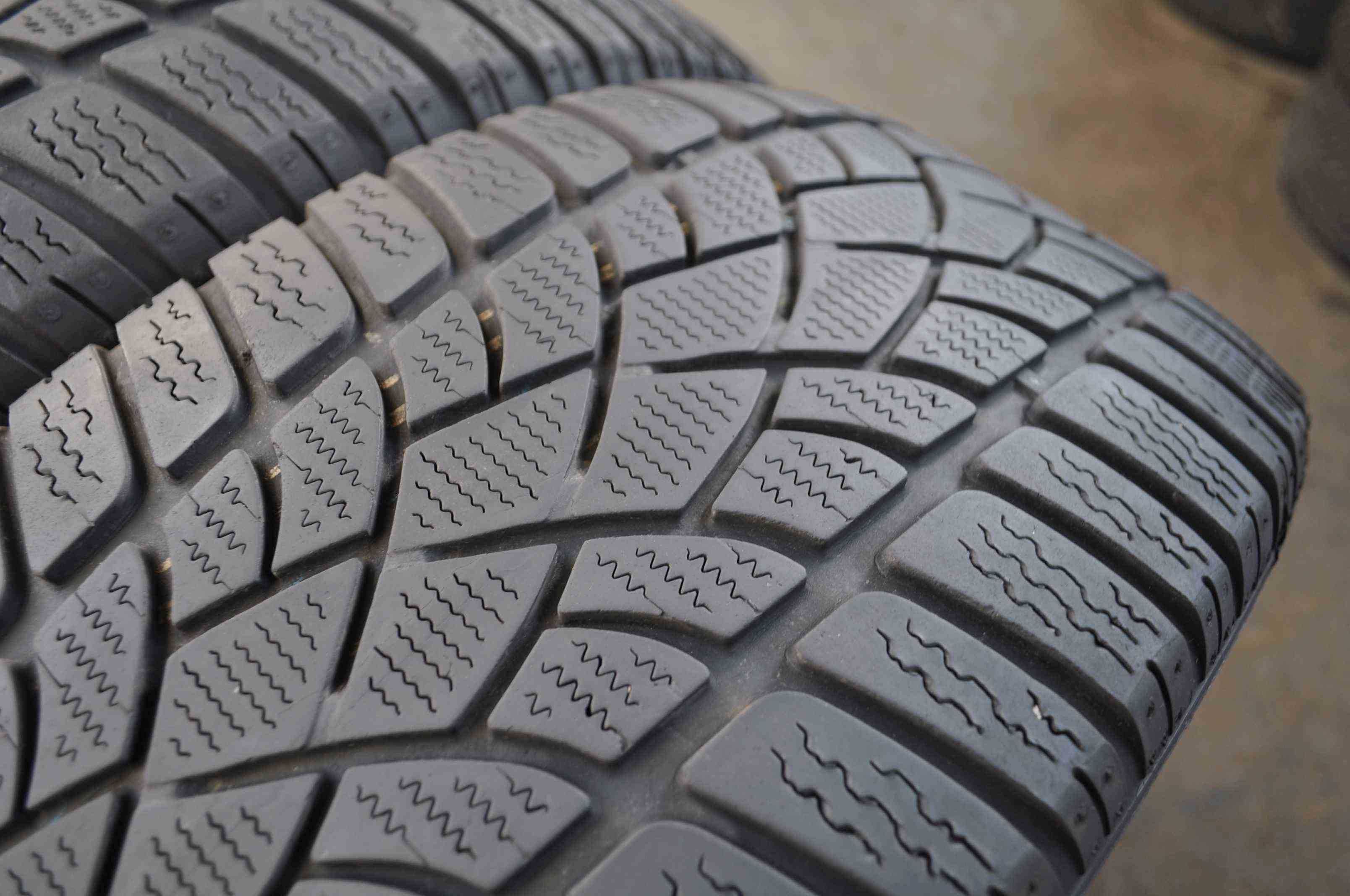 SET 2 Anvelope Iarna 235/45 R19 DUNLOP SP WINTER SPORT 3D