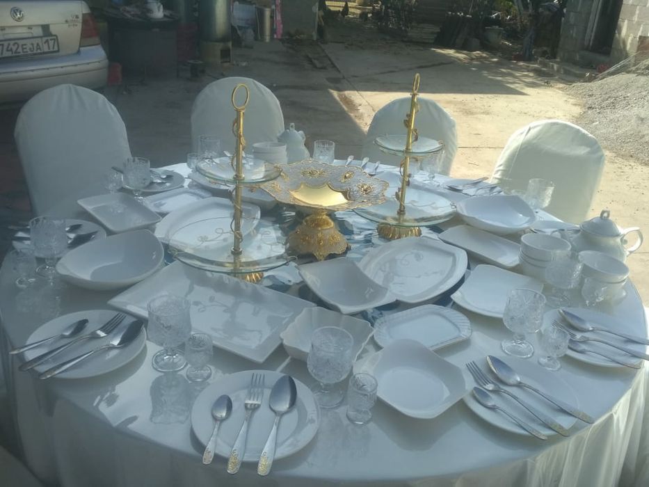 Прокат посуды и столов и навесов с доставкой.