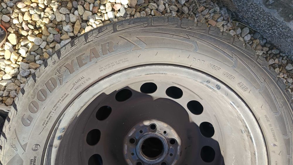 Продавам 4 бр гуми с джанти зимни 205/55/16 91H DOT4320 и DOT3524