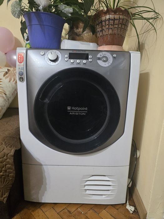 Сушилня ARISTON Hotpoint Aqualtis 9kg
