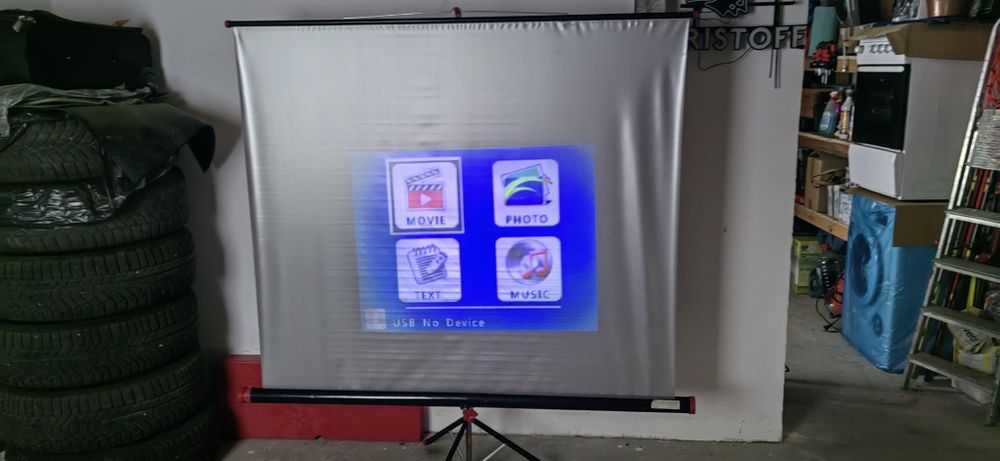 VideoProiector cu suport proiectie