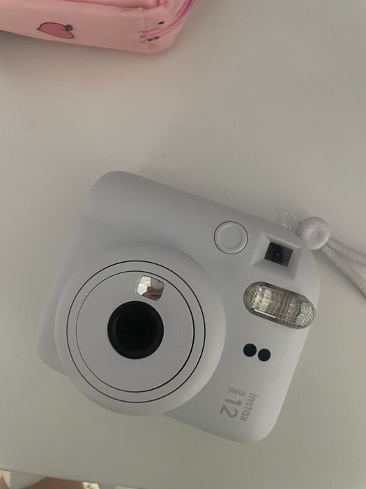 Продаю срочно Instax, новый белый, чехол в подарок