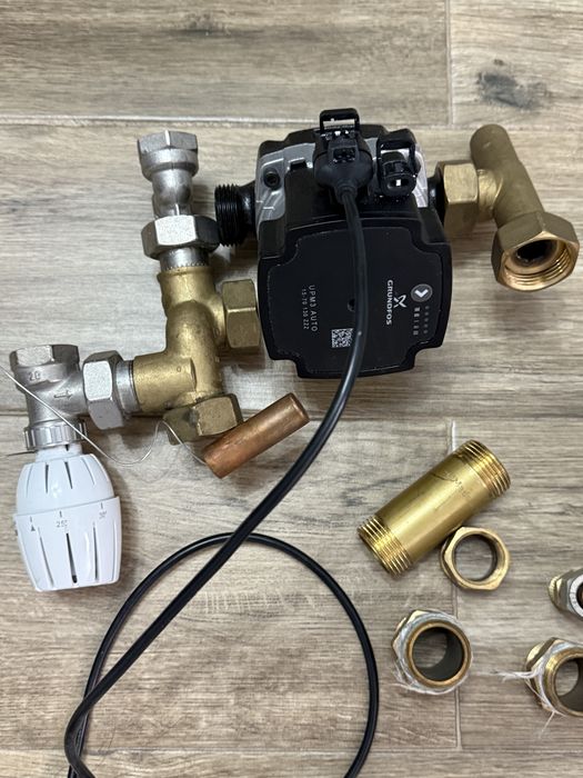 Grup amestec cu pompa Grundfos si filtru magnetic Giacomini