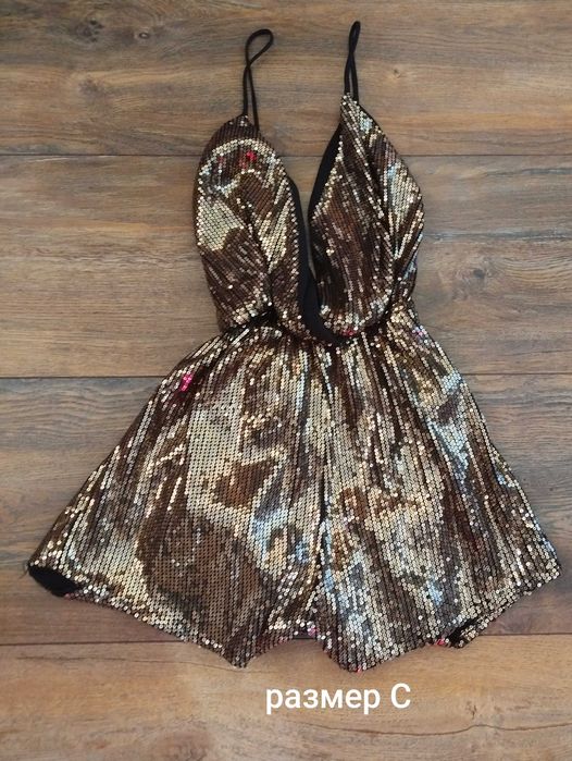 Къс гащеризон обсипан с пайети