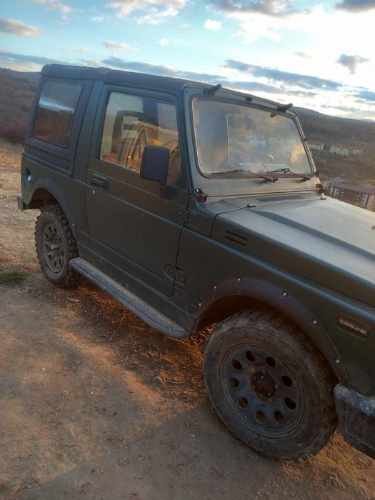 Vând Suzuki samurai