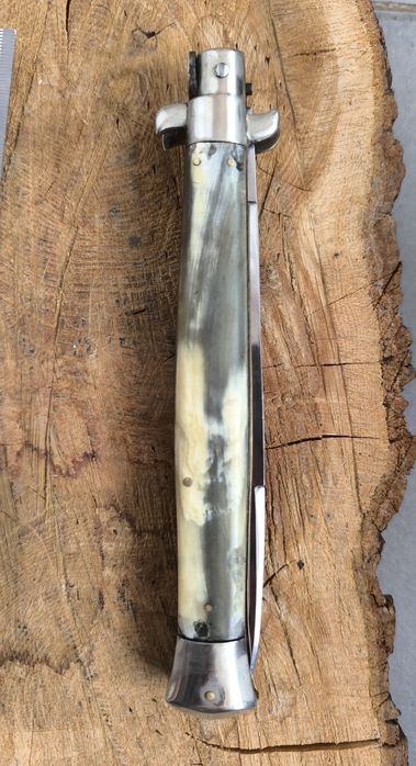 Se vinde Stiletto de mari dimensiuni anii 50