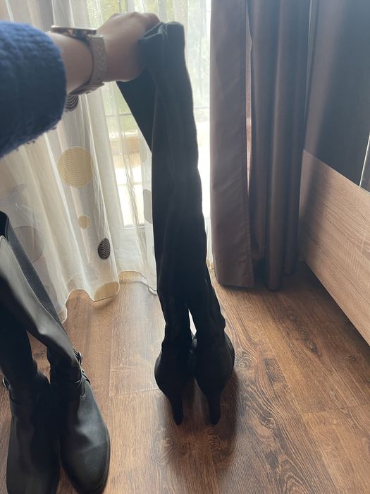 Черни велурени дамски чизми