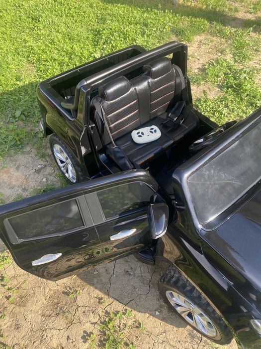 Двуместен акумулаторен джип