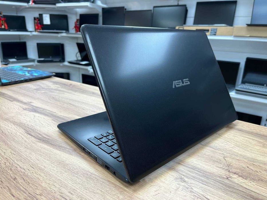 ASUS x502 Core i3/ОЗУ 4/SSD 256/Для офиса