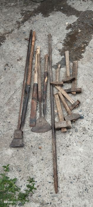 Лом , кувалда, молотки, ледорубы